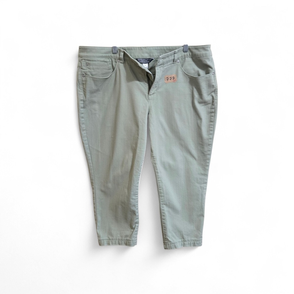 Christopher & Banks Women's‎ Slimming Capri Pants Size 16W Light Green Stretch
